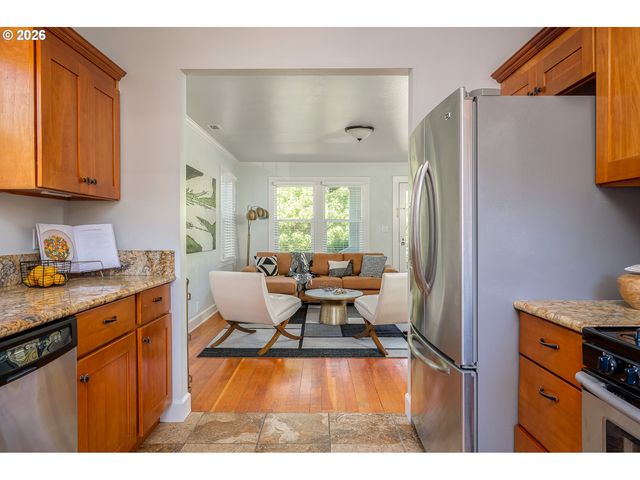 9332 N KELLOGG St, Portland, OR 97203