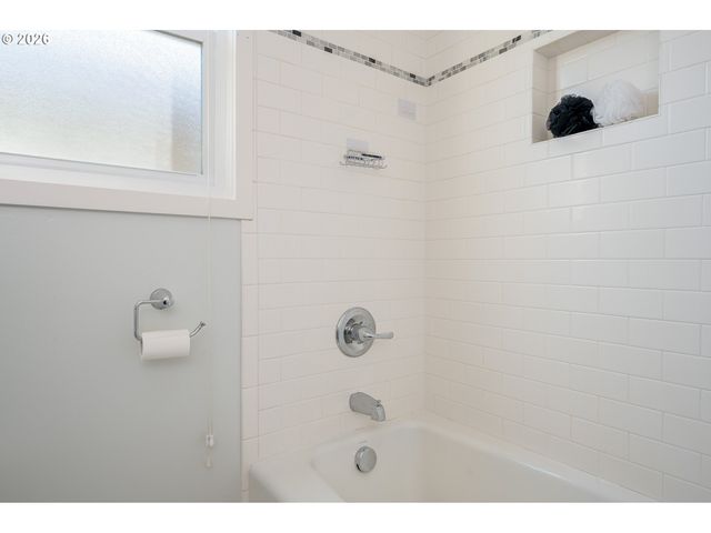9332 N KELLOGG St, Portland, OR 97203