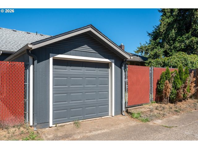9332 N KELLOGG St, Portland, OR 97203