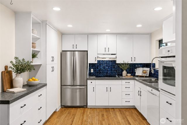 1550 172nd Avenue NE, Bellevue, WA 98008
