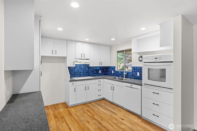 1550 172nd Avenue NE, Bellevue, WA 98008