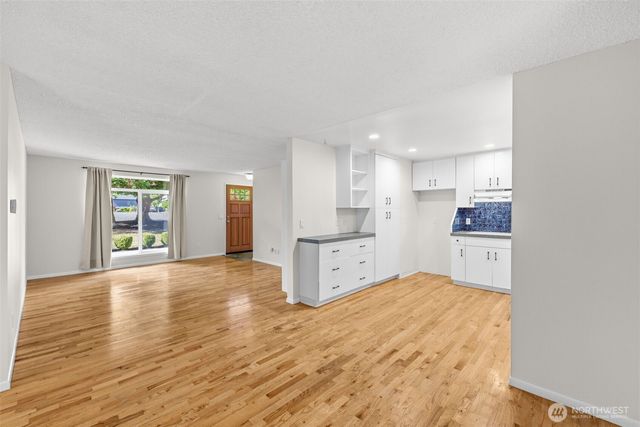1550 172nd Avenue NE, Bellevue, WA 98008
