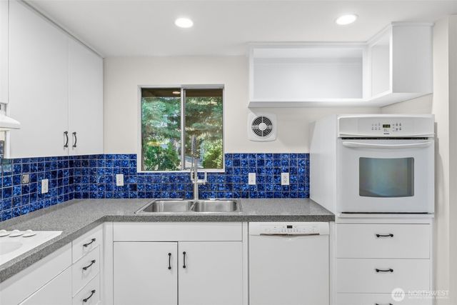 1550 172nd Avenue NE, Bellevue, WA 98008