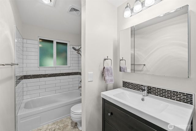 1550 172nd Avenue NE, Bellevue, WA 98008