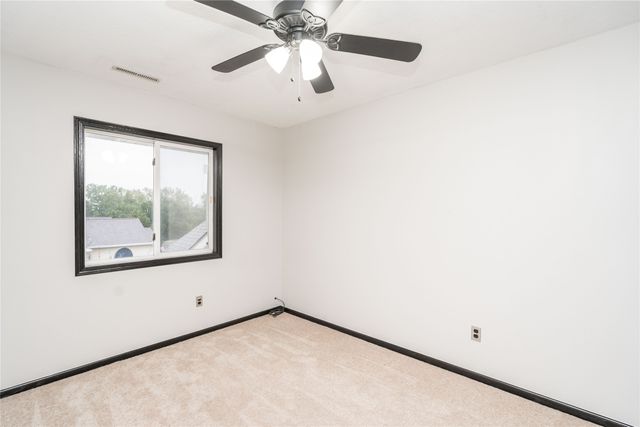 1013 10th Avenue NW, Altoona, IA 50009