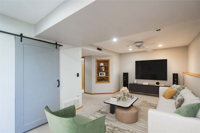 1013 10th Avenue NW, Altoona, IA 50009