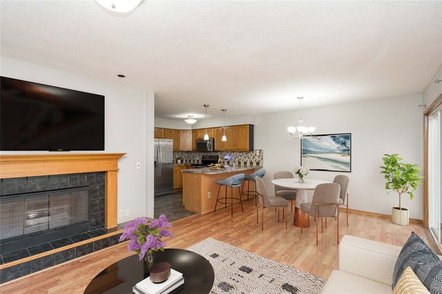 1013 10th Avenue NW, Altoona, IA 50009