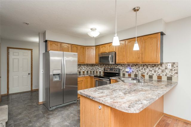 1013 10th Avenue NW, Altoona, IA 50009