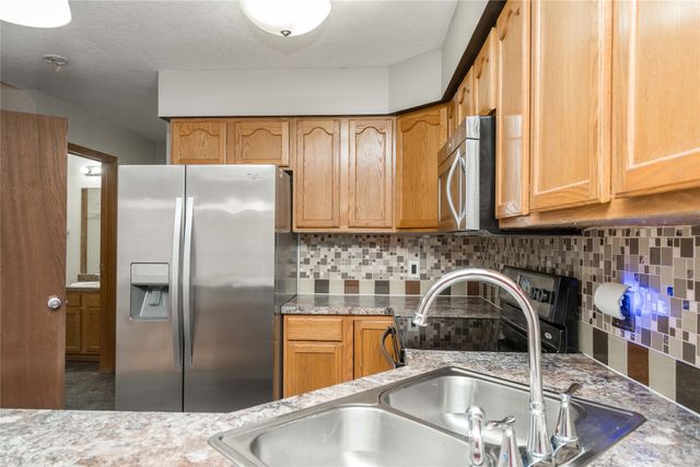 1013 10th Avenue NW, Altoona, IA 50009