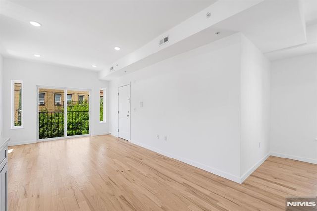 840 S 19th Street, Newark, NJ 07108