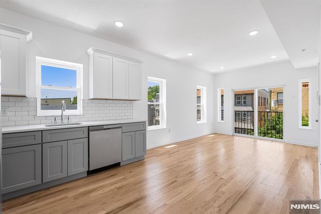 840 S 19th Street, Newark, NJ 07108