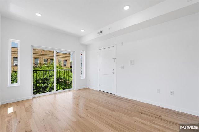840 S 19th Street, Newark, NJ 07108