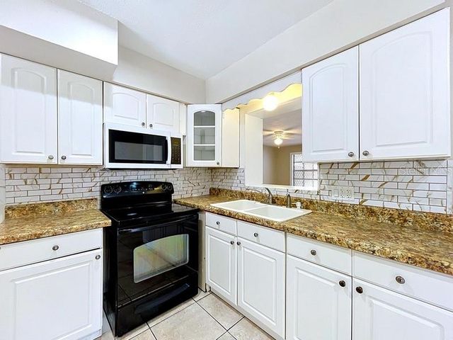 7018 54TH AVENUE N, St Petersburg, FL 33709