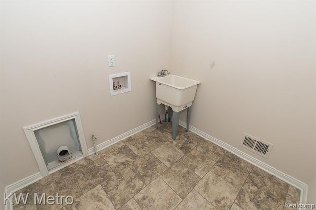 34632 John Bartley Circle, Sterling Heights, MI 48310