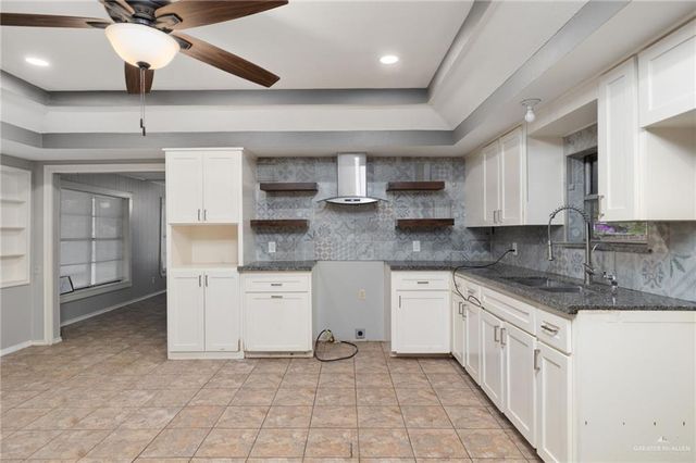 709 N 9th Place, Alamo, TX 78516