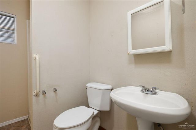 709 N 9th Place, Alamo, TX 78516