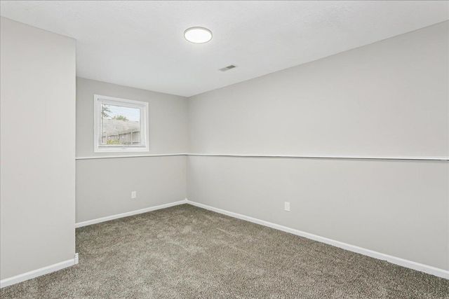 231 E Forest Park Ct, Derby, KS 67037