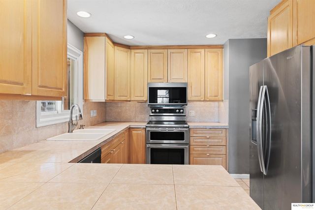 1521 Pinewood Circle, Omaha, NE 68144