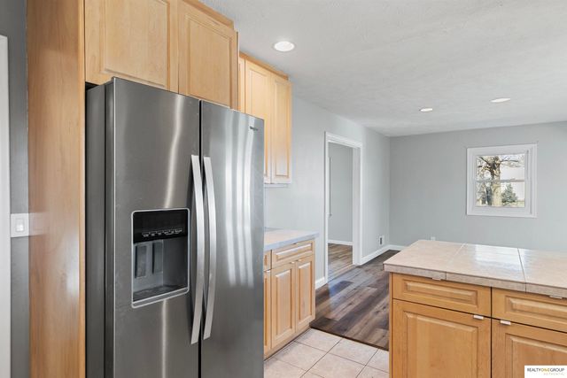 1521 Pinewood Circle, Omaha, NE 68144