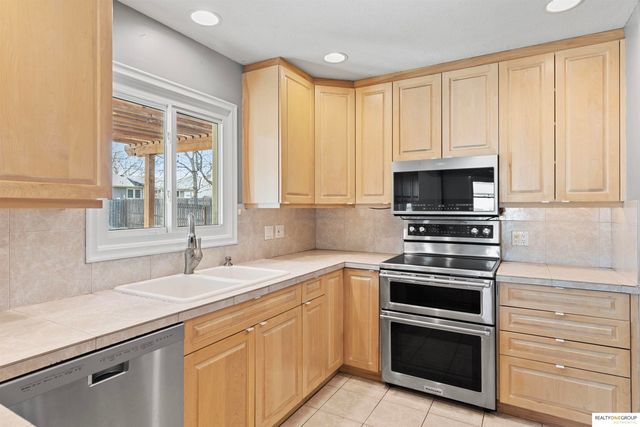 1521 Pinewood Circle, Omaha, NE 68144
