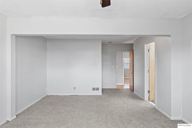1521 Pinewood Circle, Omaha, NE 68144