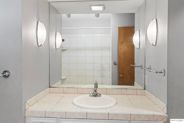 1521 Pinewood Circle, Omaha, NE 68144
