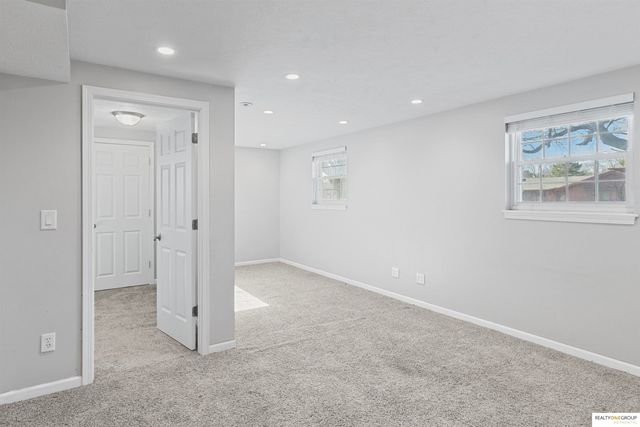1521 Pinewood Circle, Omaha, NE 68144