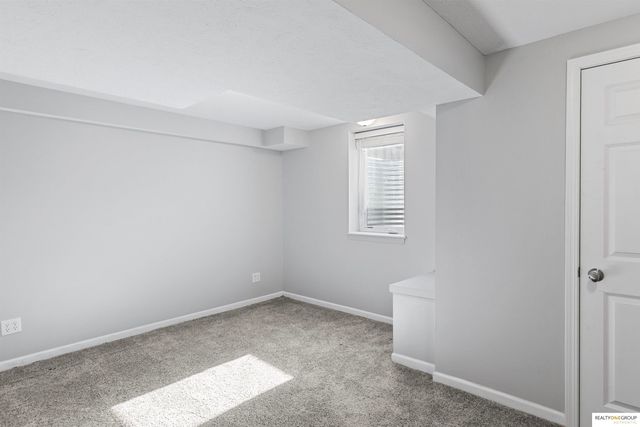 1521 Pinewood Circle, Omaha, NE 68144