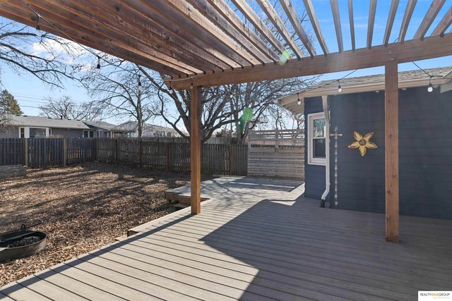 1521 Pinewood Circle, Omaha, NE 68144