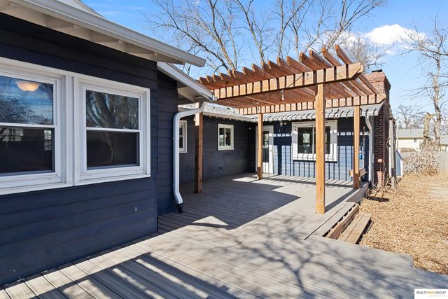 1521 Pinewood Circle, Omaha, NE 68144