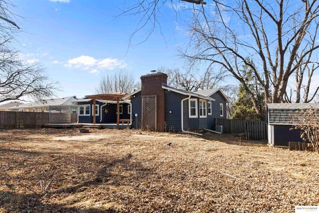 1521 Pinewood Circle, Omaha, NE 68144