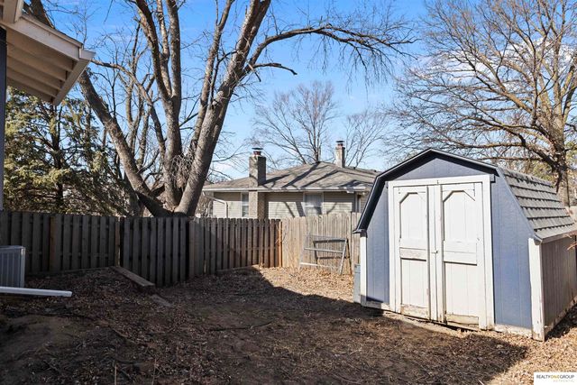 1521 Pinewood Circle, Omaha, NE 68144