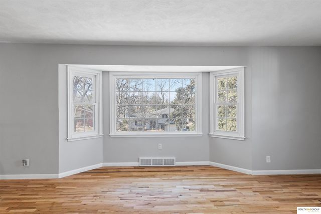 1521 Pinewood Circle, Omaha, NE 68144