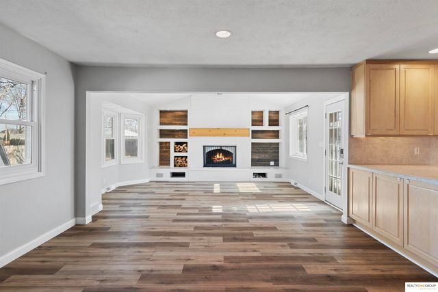 1521 Pinewood Circle, Omaha, NE 68144