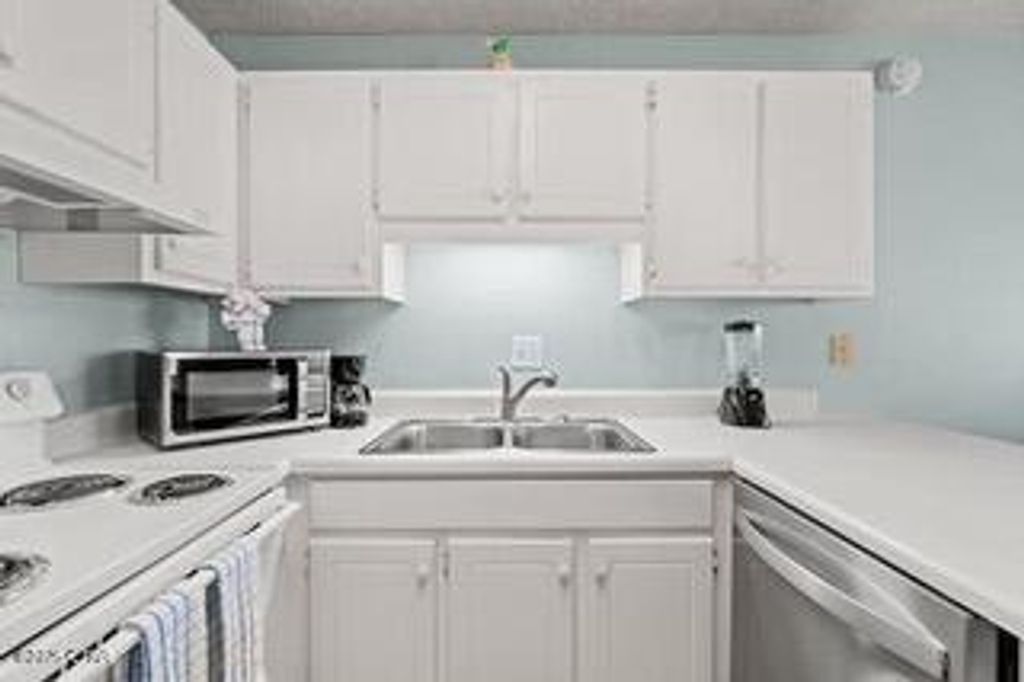 Image 7 of property listing at 17642 Front Beach Road E6, Panama City Beach, FL 32413