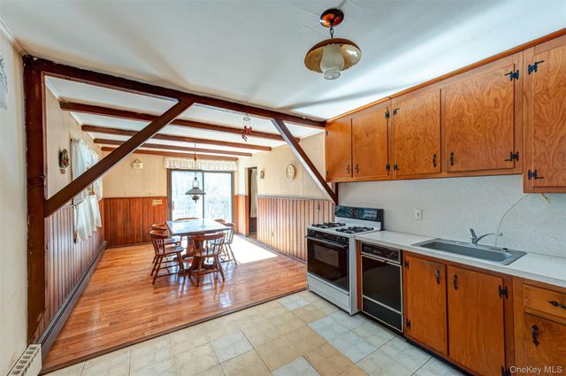 18 Annetta Avenue, Smithtown, NY 11787