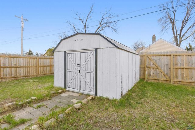 705 E DENVER, Rapid City, SD 57701