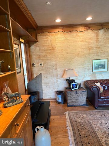 132 SPRINGTON LAKE RD, Media, PA 19063
