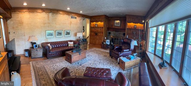132 SPRINGTON LAKE RD, Media, PA 19063