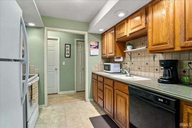 6742 Newburgh Road, Evansville, IN 47715