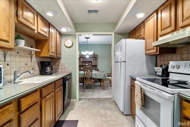 6742 Newburgh Road, Evansville, IN 47715