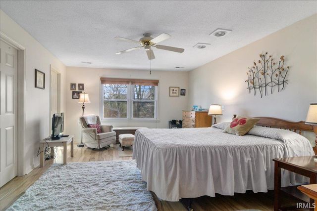 6742 Newburgh Road, Evansville, IN 47715