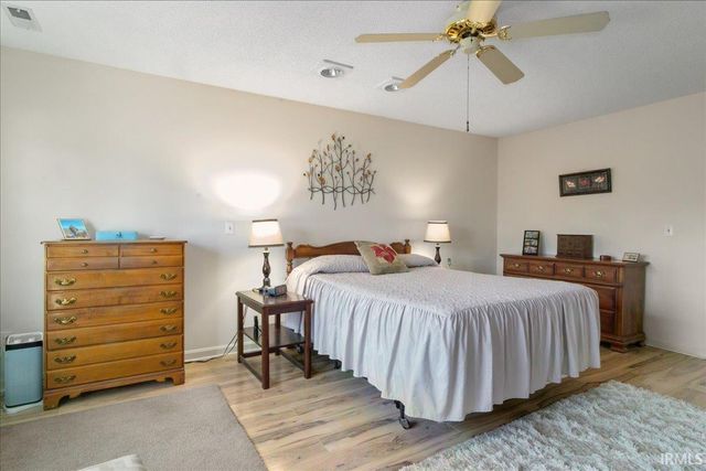 6742 Newburgh Road, Evansville, IN 47715