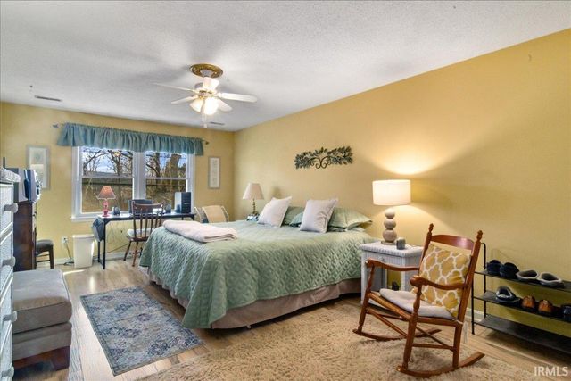 6742 Newburgh Road, Evansville, IN 47715