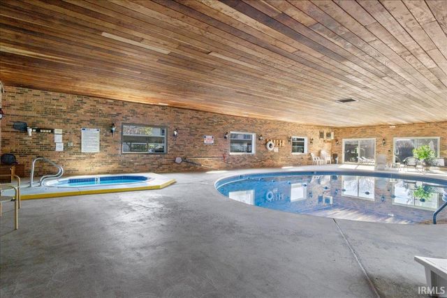 6742 Newburgh Road, Evansville, IN 47715