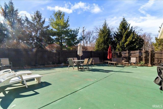 6742 Newburgh Road, Evansville, IN 47715