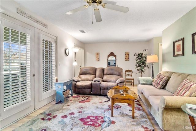 6742 Newburgh Road, Evansville, IN 47715