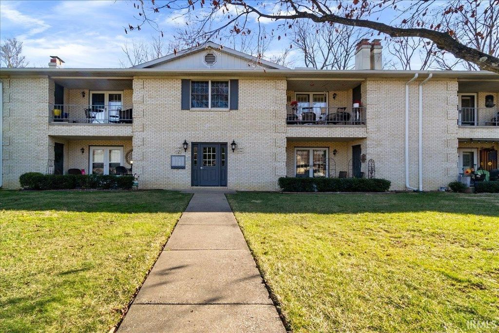 6742 Newburgh Road, Evansville, IN 47715