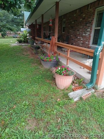 468145 648 Road, Watts, OK 74964