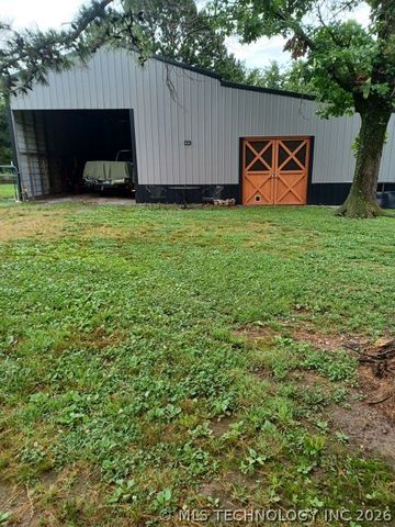 468145 648 Road, Watts, OK 74964
